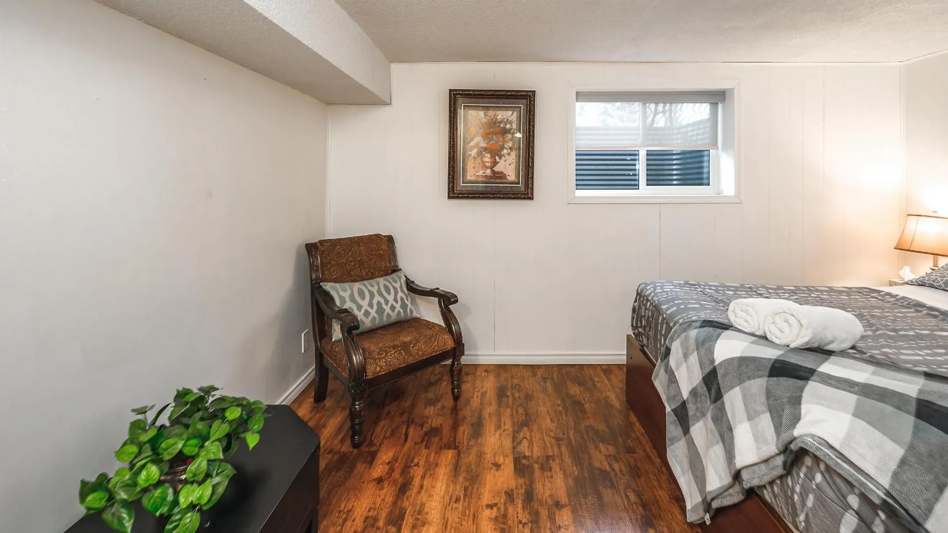 YYC V-Home By Heritage Park And Glenmore Reservoir בית הארחה